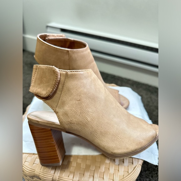 Sandals - Picture 4 of 5